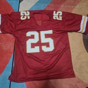 Kansas City Xhiefs Red Football Jersey. Clyde Edwards-Helaire #25 AUTOGRAPGED.